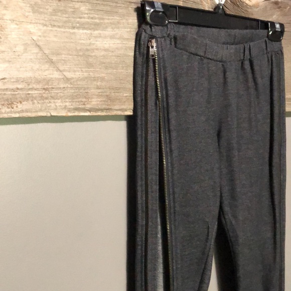 Romeo and Juliet Couture side zip leggings - Picture 2 of 9